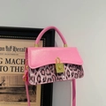 Borsa a tracolla rosa leopardata con chiusura dorata e manico in pelle di classe - Rosa