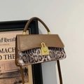 Borsa a tracolla in pelle PU marrone con stampa leopardata e chiusura a girello oro - Marrone
