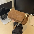 Borsa a tracolla vintage in pelle scamosciata marrone con cuciture e catena oro - Marrone