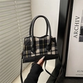 Retro crossbodytas met zwart-wit geruit wolpatroon en ronde handgreep - Zwart-wit Geruite Stijl (Model 1)
