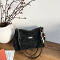 Borsa tote nera vintage con catena argentata e ciondoli con perline colorate - Con Ciondolo / Nero