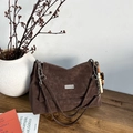 Borsa a spalla scamosciata marrone scuro con catena e ciondolo di perline etniche - Con Ciondolo / Marrone
