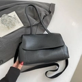 Borsa a tracolla minimalista in pelle martellata nera con tracolla larga e manico - Stile 2 Nero