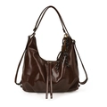 Große dunkelbraune glänzende Leder-Tote-Bag für Damen mit Fransen-Reißverschluss und Anhänger - Kaffeebraun (Mit Anhänger)