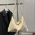 Borsa hobo bianco crema in morbida pelle opaca con dettagli dorati da donna - Bianco