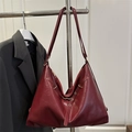 Grande borsa tote retrò in pelle bordeaux con fibbia laterale e tracolla regolabile - Rosso