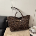 Grand sac cabas léopard avec lanières en similicuir marron et boucle en métal dorée - Imprimé léopard