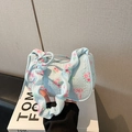 Sac à main bleu clair à fleurs avec roses roses, nœuds et anse à volants élégante - Bleu
