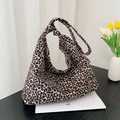Borsa tote chic con stampa leopardata e tracolla con nodo dal design alla moda - Borsa Tote con Nodo Leopardata / Cachi