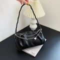 Sac hobo noir plissé avec chaîne argentée à cœur et bandoulière tressée chic - Noir