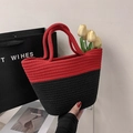Handgemaakte tweekleurige rood-zwarte geweven emmertas met ronde handvatten voor dames - Rood
