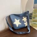 Bolso tote de lona azul con tres parches de estrellas de felpa y correa ajustable - Azul