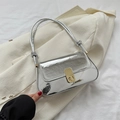 Schicke silberne Spiegel-Achseltasche mit Metallic-Finish und goldener Schnalle - Silber