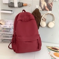 Zaino bordeaux minimalista da donna con ampia tasca frontale e tiranti della zip intrecciati - Rosso