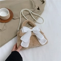 Bolso elegante de piel sintética color camello con lazo blanco y cadena de perlas - Marrón