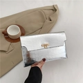 Pochette enveloppe argentée à motif crocodile et fermoir doré pour femmes - Argenté