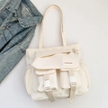 Cremeweiße Multi-Pocket Utility-Tasche aus Nylon mit Schnallen und verstellbarem Schultergurt - Gebrochenes Weiß