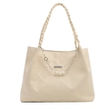 Bolso tote de cuero PU acolchado beige con asas tejidas y adorno de cadena de perlas - Blanco