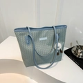 Sac fourre-tout tissé minimaliste bleu-gris Morandi avec un charmant pompon blanc - Avec Ornement / Bleu
