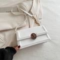 Borsa a tracolla bianca in pelle PU con motivo a rilievo e fibbia vintage con orsetto - Bianco