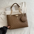 Borsa tote vintage marrone con stampa monogramma, catena dorata e ciondolo a cervo - Marrone