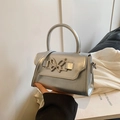 Borsa a tracolla argento metallizzato con fibbia a farfalla e manico superiore - Argento