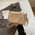 Bolso pequeño cuadrado acolchado en blanco crema con correa de cadena gruesa - Blanco Roto