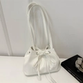 Borsa a secchiello bianca minimalista con coulisse a fiocco e sottili doppi spallacci - Bianco