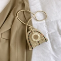 Unieke geweven schelpvormige crossbody tas met witte madeliefje en stro detail - Stijl 1 (Zonnebloem Decor)