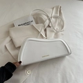 Sac à bandoulière minimaliste en cuir blanc avec logo doré et fine bandoulière - Blanc