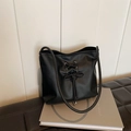 Minimalistische schwarze PU-Leder Beuteltasche mit eleganten Schnür-Details - Schwarz