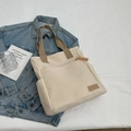Bolso tote de lona de estilo japonés en crema con asas marrones y bolsillo frontal - Blanco Roto
