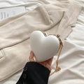 Elegante borsa a tracolla bianca a forma di cuore con catena d'oro per moda estiva - Bianco