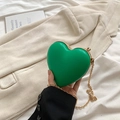 Elegante borsa a tracolla a forma di cuore verde erba con raffinata catena dorata - Verde