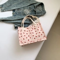 Tragetasche aus pinkfarbenem Cord mit Erdbeermustern und Außentaschen für den Sommer - Rosa