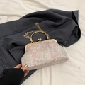 Vintage Umhängetasche aus rosa-violettem Jacquard mit goldenem Metallrahmen und Kette - Muster 3