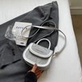 Mini borsa a tracolla argento con patta effetto marmo e barra in metallo dorato - Argento