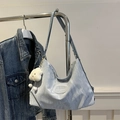 Sac fourre-tout bleu clair avec texture marbrée et charmant pendentif nuage en peluche - Avec Pendentif / Bleu