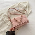 Bolso cuadrado acolchado rosa con cadena acrílica para un estilo casual y elegante - Rosa