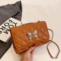 Sac à chaîne matelassé marron chic avec nœud argenté et motif de diamant classique - Marron