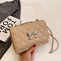 Sac bandoulière beige matelassé avec fermoir nœud argenté et bandoulière chaîne - Kaki