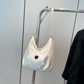 Sac fourre-tout minimaliste en cuir PU blanc avec adorable détail de chiot peluche - Blanc