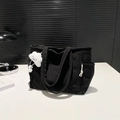 Bolso tote de pana negra para estudiantes con un colgante de nube de felpa blanca - Con Colgante / Negro