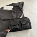 Borsa a mano vintage nera con rilievo a coccodrillo, doppie tasche frontali e manico - Nero