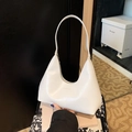 Bolso de hombro blanco en forma de media luna de cuero sintético con cierre de cremallera - Blanco