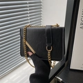 Borsa a mano classica in pelle PU nera da donna con catena dorata e fibbia in metallo - Nero