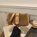 Borsa a tracolla vintage in camoscio marrone con fibbia in metallo e cinturini - Cachi