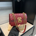 Borsa a tracolla vintage in pelle trapuntata rosso vino con fibbia in metallo dorato - Rosso