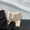 Borsa a spalla da donna con motivo monogramma retrò e finiture in pelle bianca e catena d'oro - Bianco