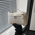 Borsa a mano minimalista bianca in pelle con manico elegante e tracolla regolabile - Bianco